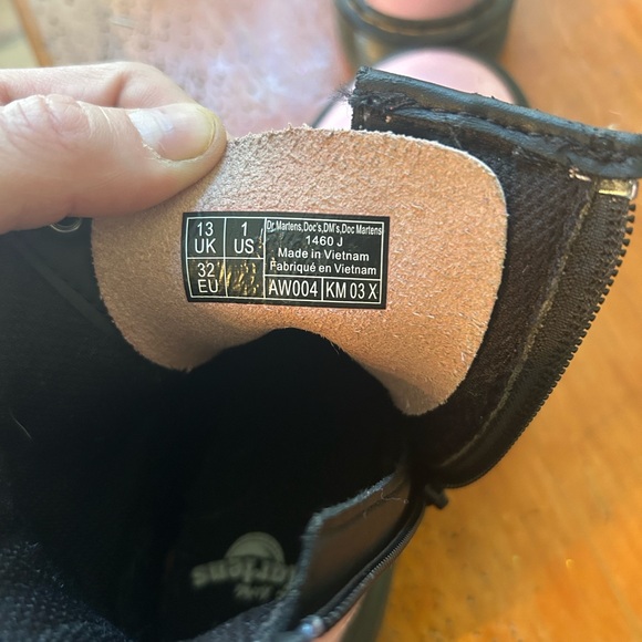 Girls size 1 DocMartins Baby Pink - Picture 5 of 6